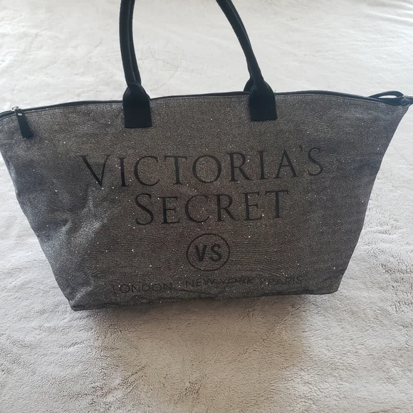 Victoria's Secret duffle bag - Picture 3 of 10